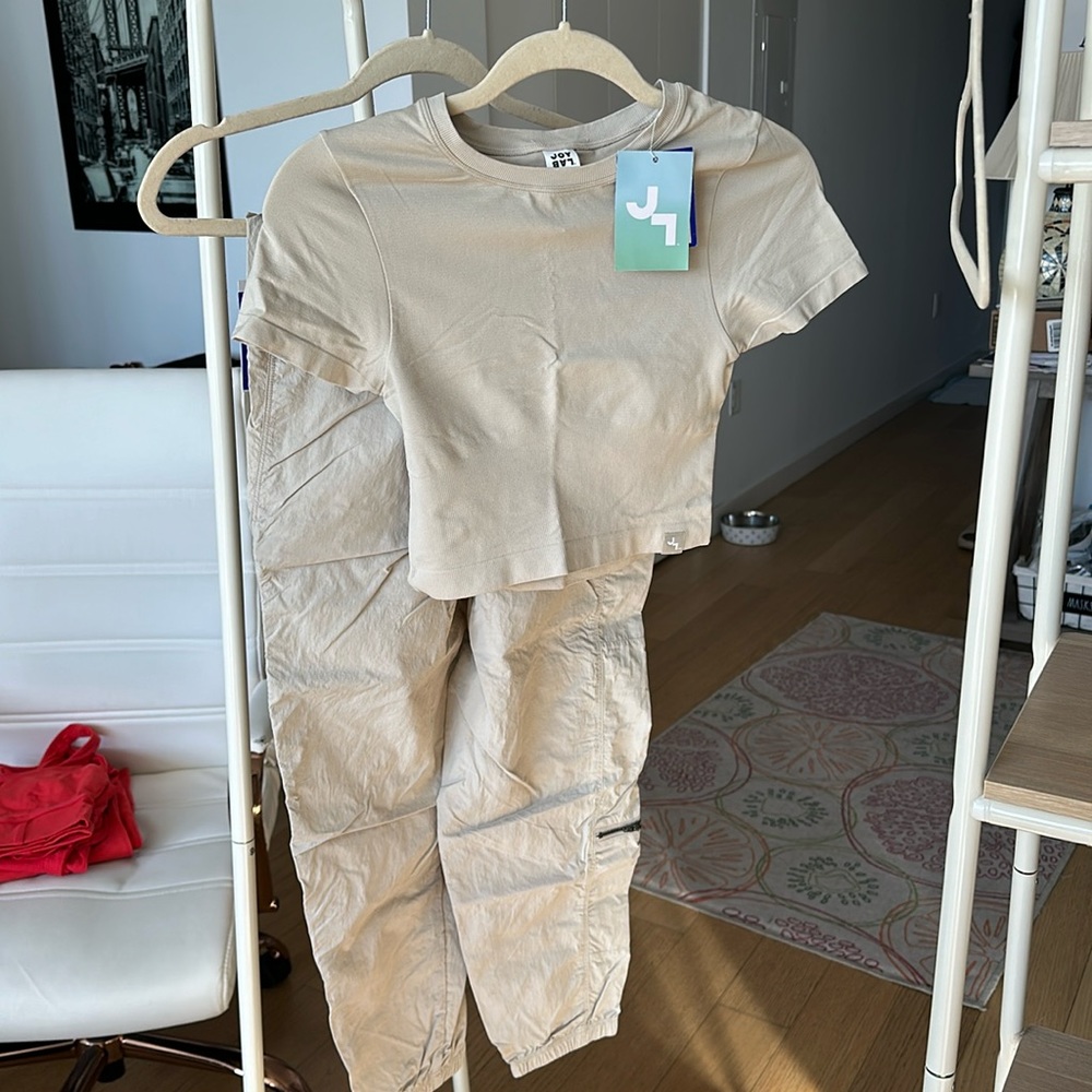 NWT Target JoyLab crop top and jogger cargoes matching set - beige - size XS